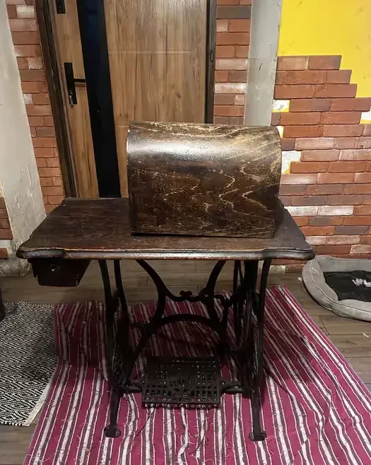 Stara maszyna do szycia Original Victoria — praca twórcy Wojtek na Freshwall Marketplace