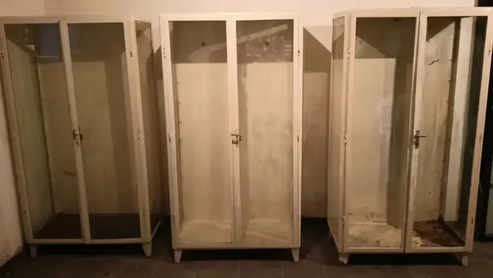 Stara szafa lekarska PRL VINTAGE — praca twórcy w0jtek27 na Freshwall Marketplace