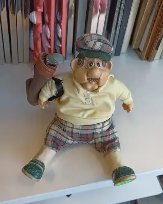 Stara vintage figurka Golfisty od Russ Berrie — praca twórcy roniweroni1 na Freshwall Marketplace