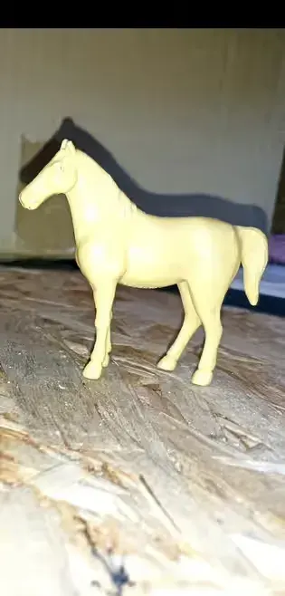 Stara vintage Figurka konia made in hong kong — praca twórcy roniweroni1 na Freshwall Marketplace