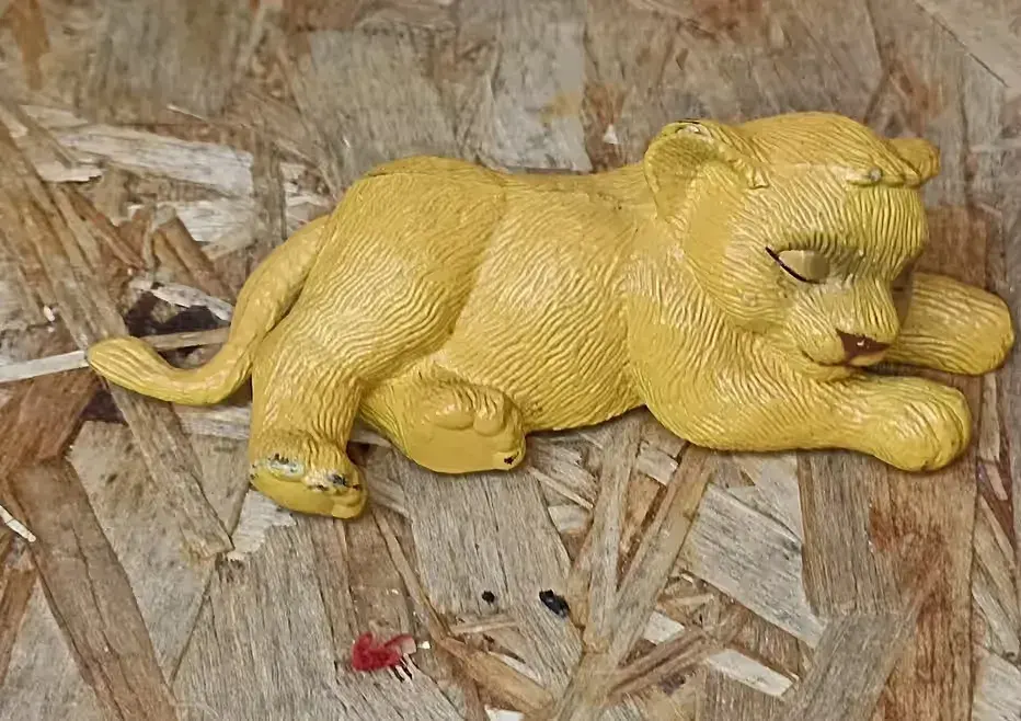 Stara vintage Figurka Lwiątko z bajki Król Lew Disney Prixar — praca twórcy roniweroni1 na Freshwall Marketplace