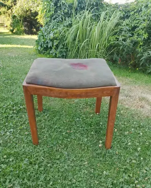 Stary taborek siedzisko, podnóżek Vintage. — praca twórcy Józek na Freshwall Marketplace