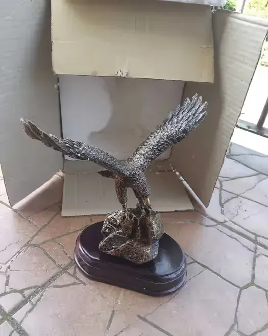 Statuetka   orzeł — praca twórcy Egon na Freshwall Marketplace