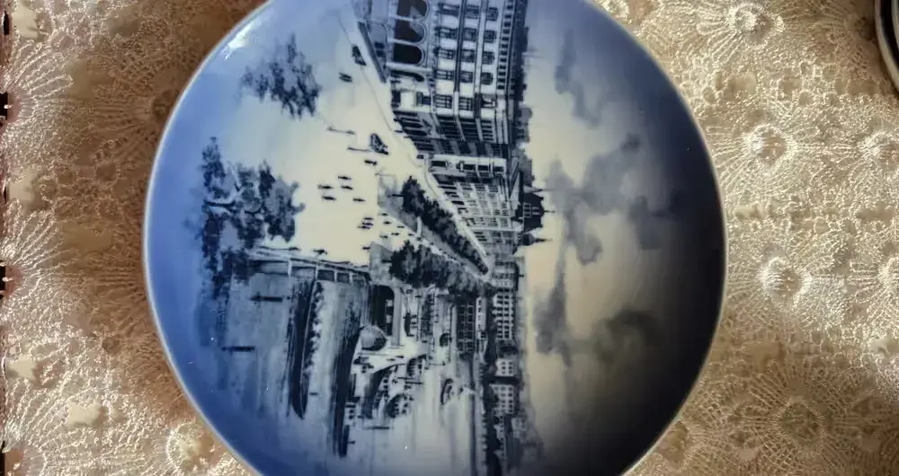 Talerzyk Royal 1983. — praca twórcy Renata na Freshwall Marketplace