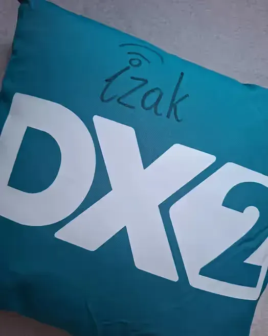 Poduszka z autografem Izaka | Unikat / Dla kolekcjonera — praca twórcy Patryk na Freshwall Marketplace