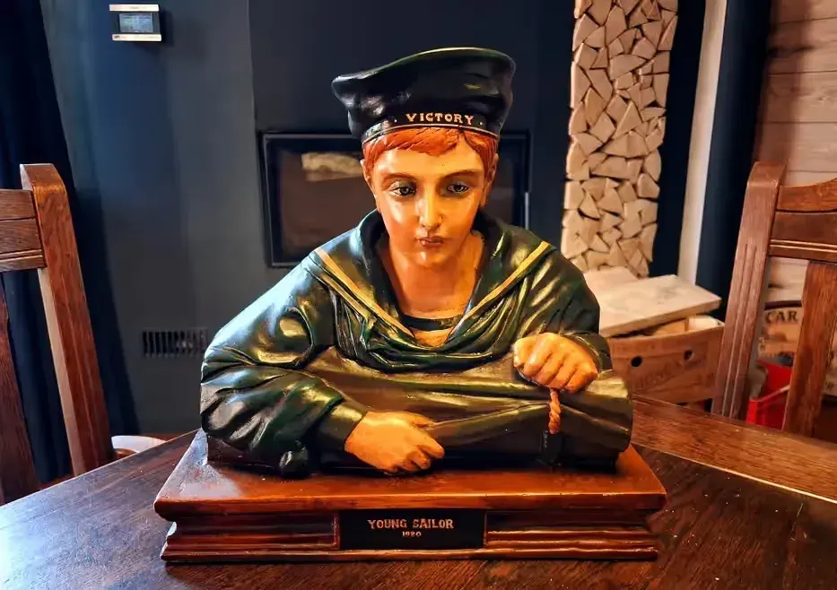 Unikatowe popiersie młodego marynarza J.W.S. Victory Young sailor 1920 — praca twórcy sylwia na Freshwall Marketplace