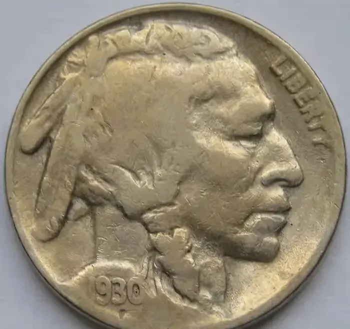 USA 5 centów 1930 - indianin z piórami i bizon — praca twórcy Czekal na Freshwall Marketplace