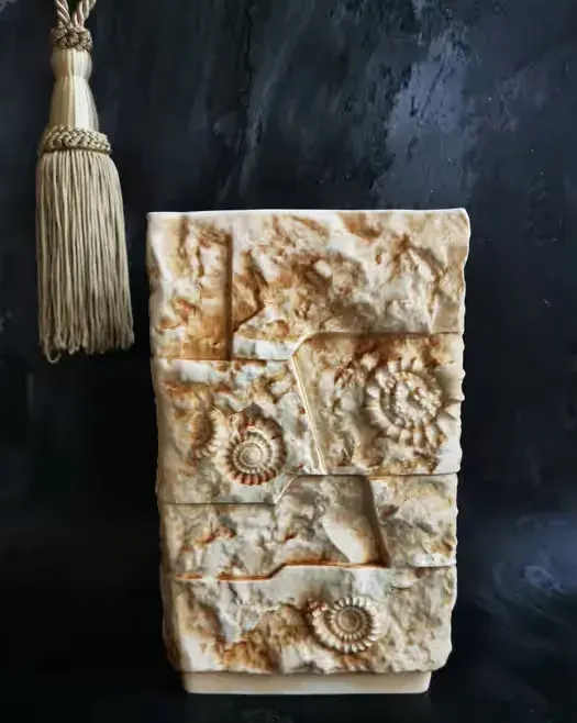 Wazon Kaiser, porcelana biskwitowa, M. Frey, muszle, skamieliny — praca twórcy gregorik na Freshwall Marketplace