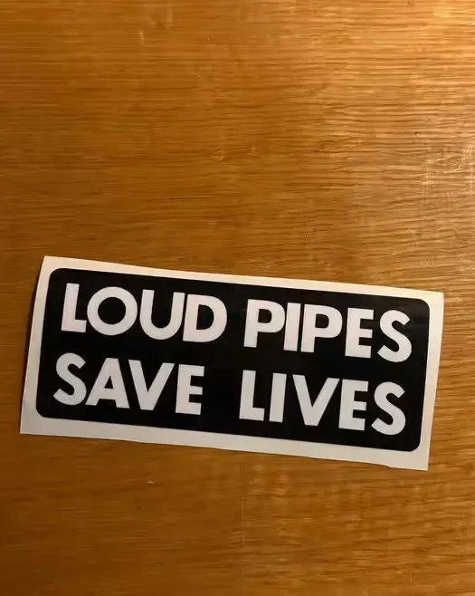 Wklepa naklejka sticker loud pipes save lives — praca twórcy Jeż96 na Freshwall Marketplace