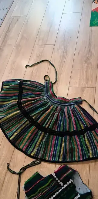 Zapaska  ludowa  fartuch i góra od sukienki gorset dla  dziecka z. Prl — praca twórcy Aga Biedronka na Freshwall Marketplace