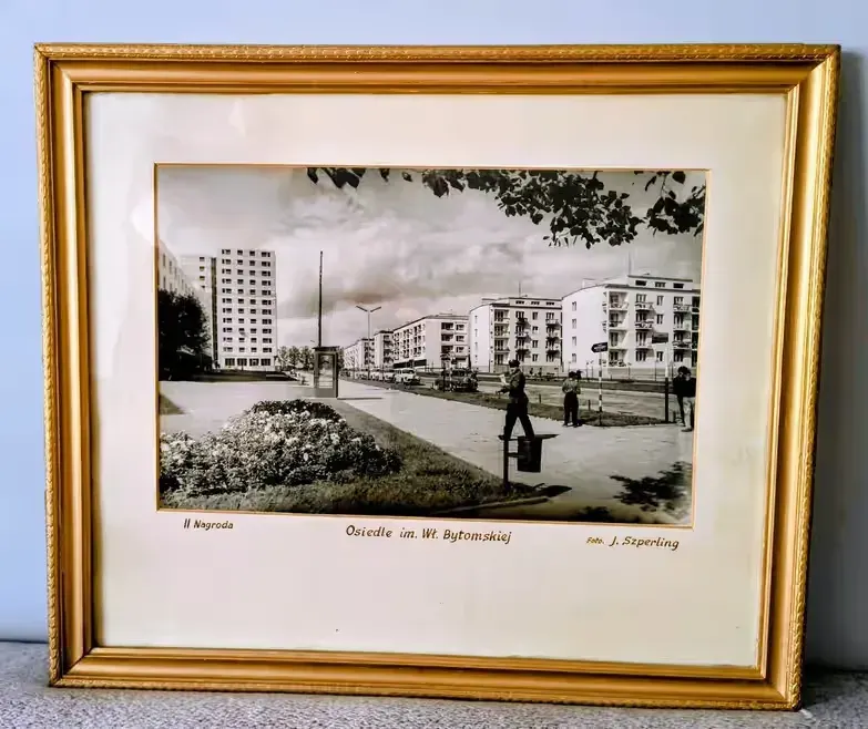 Zdjęcie kolekcjonerskie, street foto lata 60 XX wieku w Łodzi. — praca twórcy Michał na Freshwall Marketplace