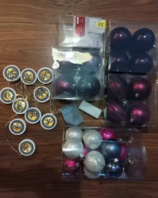 Bombki choinkowe plus swiatelka — praca twórcy Dominika na Freshwall Marketplace