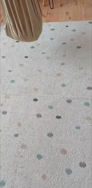 Dywan w kropki 230/160 — praca twórcy Paulina na Freshwall Marketplace