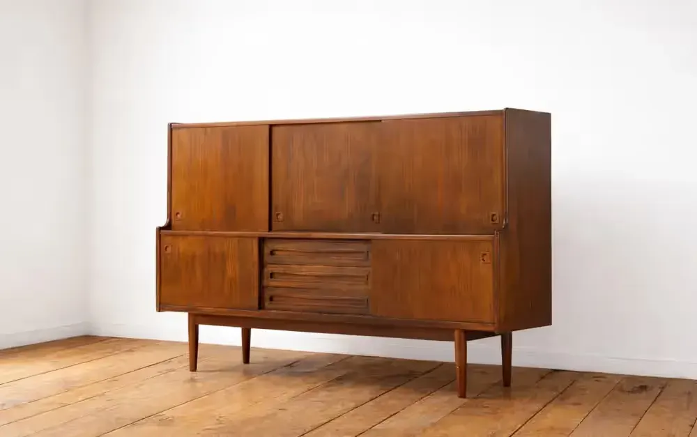 Kredens | highboard tekowy Johannes Andersen Dania lata 60. XX wieku. — praca twórcy Mateusz na Freshwall Marketplace