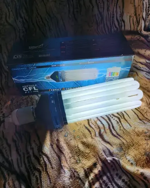 Lampa CFL 300w na wzrost DARMOWA WYSYŁKA inpost — praca twórcy martakowalczyk935 na Freshwall Marketplace
