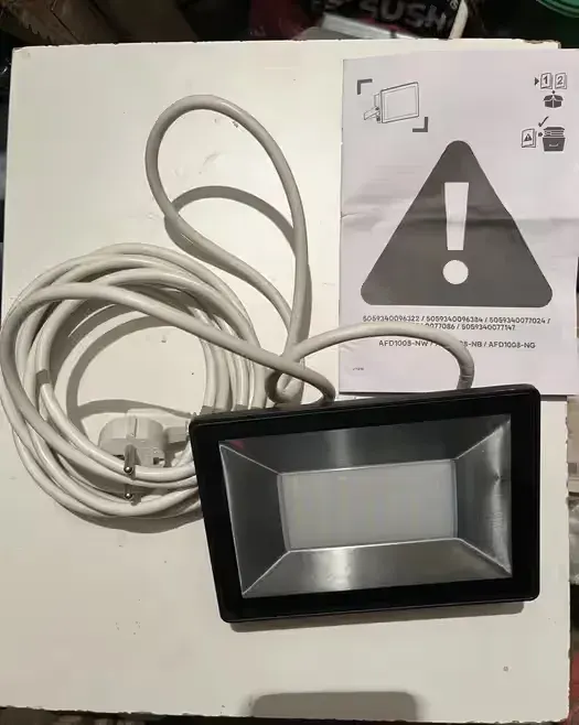 Naświetlacz Halogen LED z przewodem — praca twórcy Franek na Freshwall Marketplace