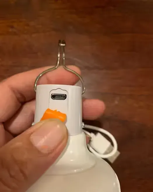 Żarówka  led  na akumulator a ładowanie usb — praca twórcy damian na Freshwall Marketplace