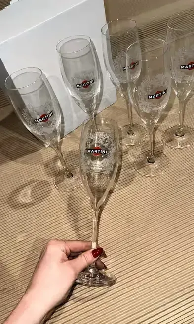 12 sztuk kieliszków Martini — praca twórcy Emilia na Freshwall Marketplace
