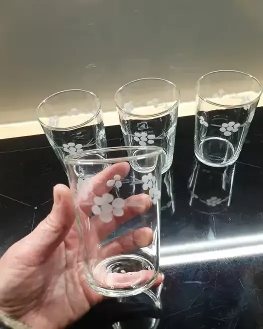 4 szklanki Prl białe kwiaty 200 ml — praca twórcy Hania73 na Freshwall Marketplace
