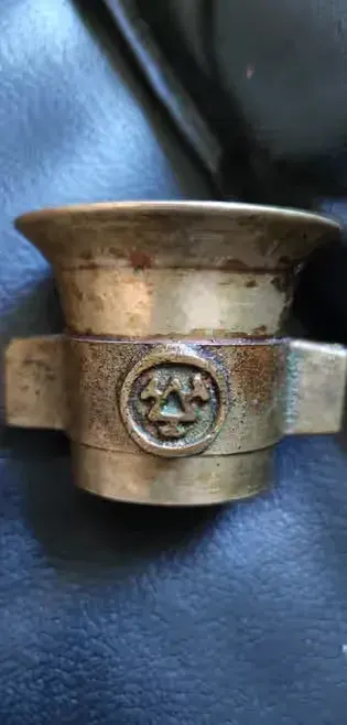 Antyczne naczynie — praca twórcy Sebastian na Freshwall Marketplace