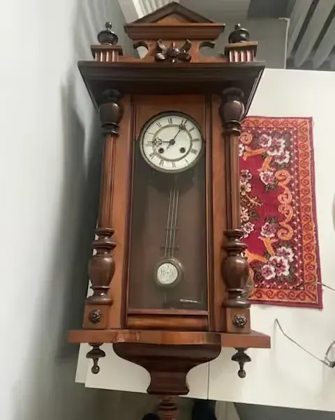 Antyczny vintage zegar ścienny - drewno/wahadło — praca twórcy Kasia na Freshwall Marketplace