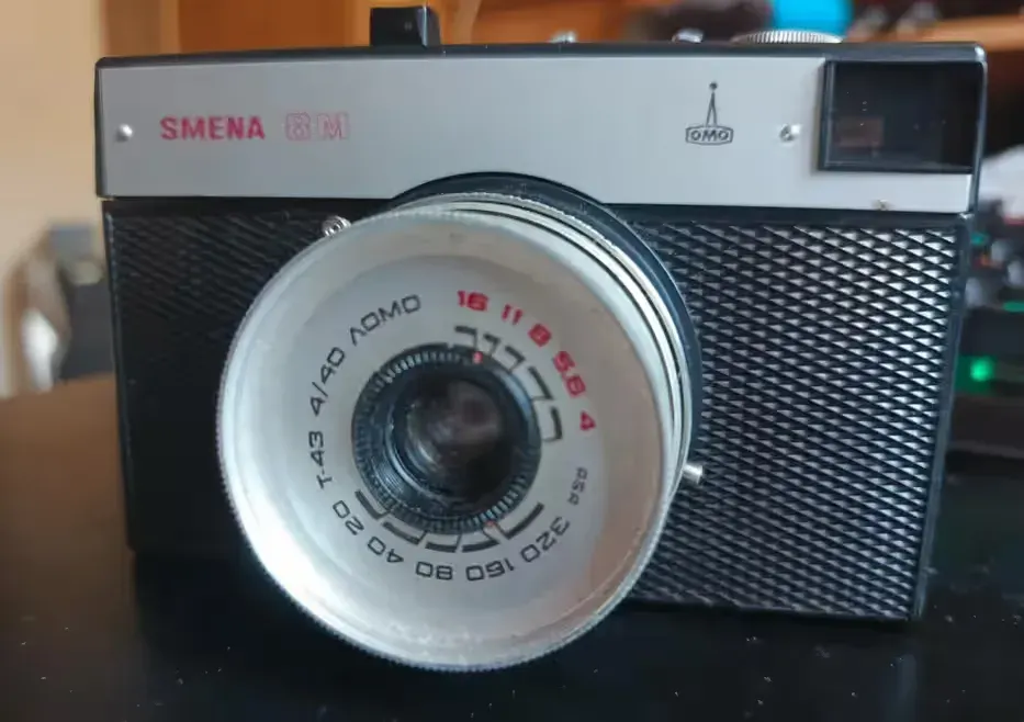 Aparat analogowy Smena 8M + oryginalny futerał ŁOMO PRL retro, SPRAWNY mechanicznie, szczelny + instrukcja obsługi — praca twórcy Jan na Freshwall Marketplace