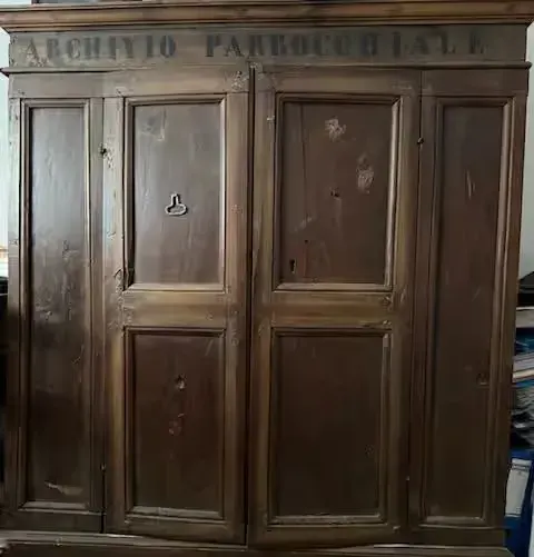 Autentyczna włoska szafka parafialna z XVIII wieku ze zbiorów Barbary Piaseckiej Johnson — praca twórcy Katarzyna na Freshwall Marketplace