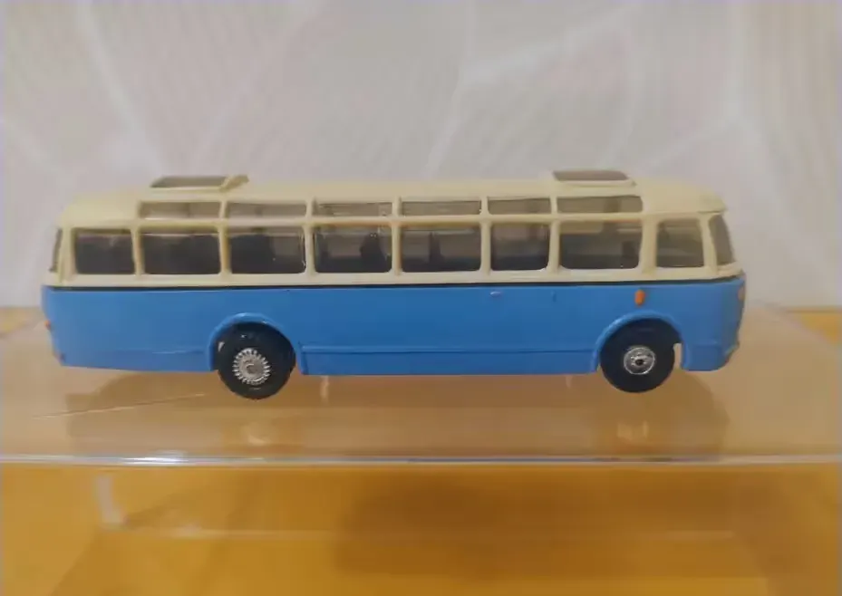 Autobus Skoda rto 706 DDR 1/87 — praca twórcy Marek na Freshwall Marketplace