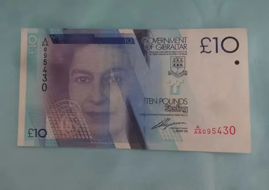 Banknot Gibraltar 10 pounds 2010 seria AAA bardzo dobry stan — praca twórcy DoMe na Freshwall Marketplace