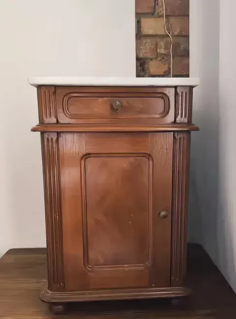 Bardzo stara szafka nocna, elektryczna ,nakastlik ok 1890 r. — praca twórcy Sylwester na Freshwall Marketplace