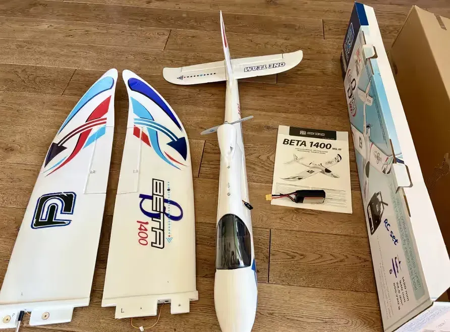 Beta 1400 Pelikan jak skysurfer Samolot rc model zdalnie sterowany do nauki latania — praca twórcy Adam na Freshwall Marketplace