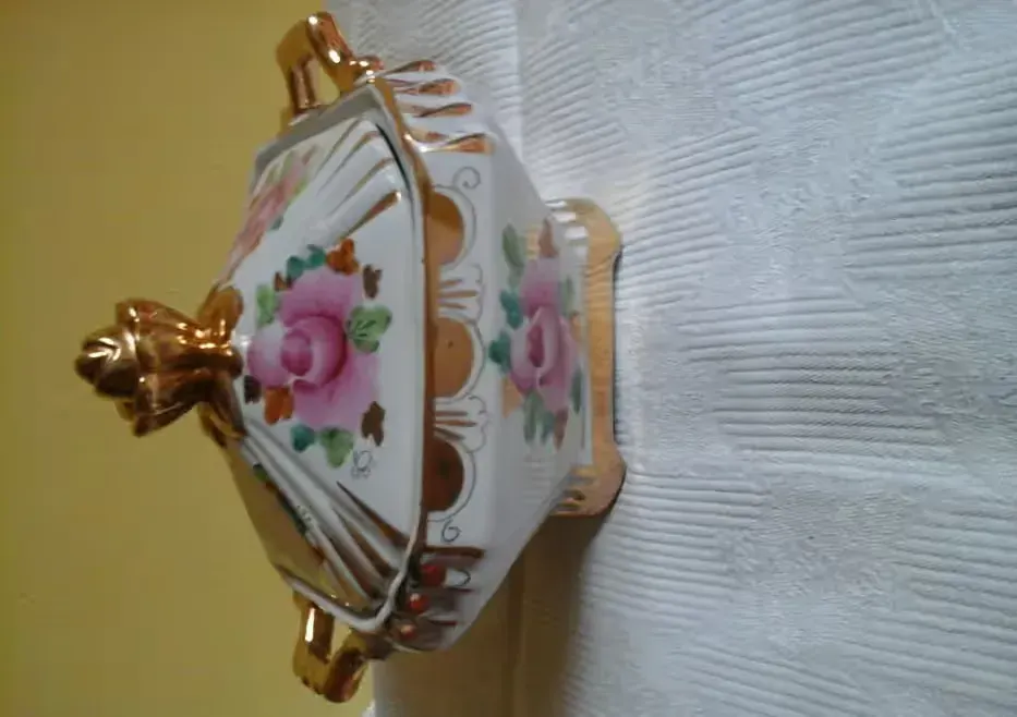 Bomboniera porcelanowa Gźel — praca twórcy Hania na Freshwall Marketplace