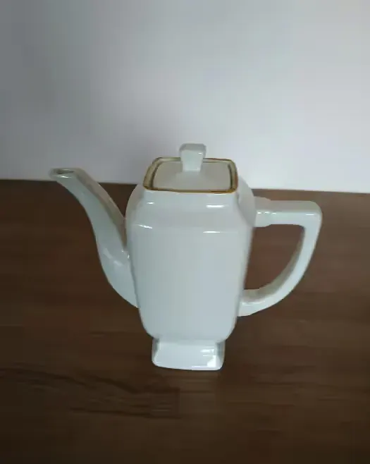 Ceramiczny dzbanek z przykrywką. — praca twórcy WALDEK na Freshwall Marketplace