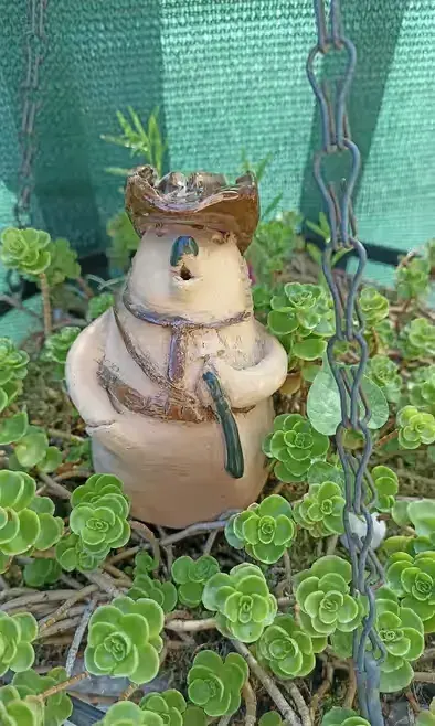 Ceramiczny jeżyk kowboj — praca twórcy Joanna na Freshwall Marketplace