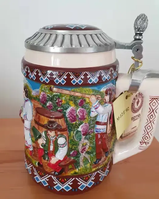 Ceramiczny kufel z pokrywką Meotida — praca twórcy Patrycja na Freshwall Marketplace