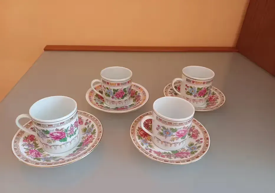 Chińskie filizanki do cappuccino. — praca twórcy Marta na Freshwall Marketplace