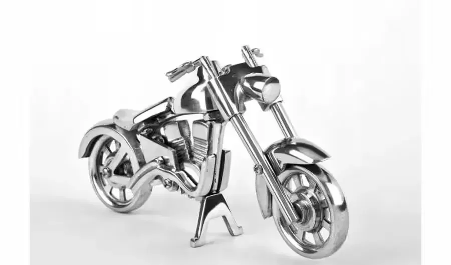 Cruiser stylowy model klasycznego motocykla retro wykonany z metalu — praca twórcy Nextime na Freshwall Marketplace