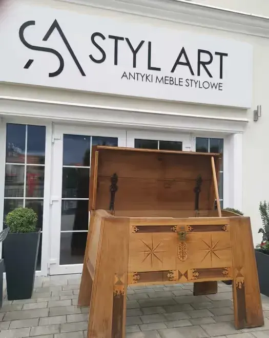 Dębowa skrzynia kufer  1763 rok — praca twórcy Jakub na Freshwall Marketplace