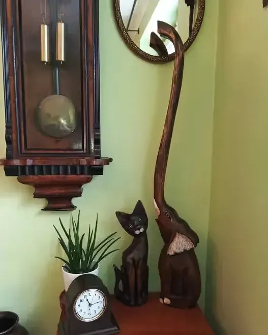 Drewniana rzeźba    KOT 40,5 cm.    i     SŁOŃ 102cm. — praca twórcy MAX na Freshwall Marketplace