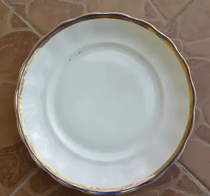 duża patera 31,5 cm dekorowana złoceniami - Karolina - PRL - 60/70-te — praca twórcy Aleksander na Freshwall Marketplace