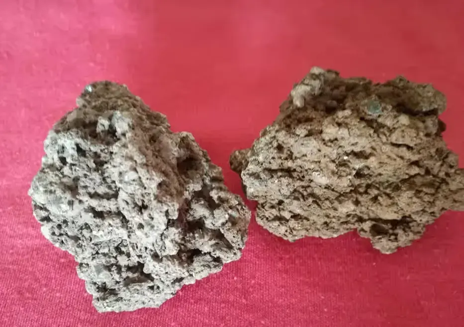 Dwa kamienie z wulkanu Etna - pumeks — praca twórcy Aleksander na Freshwall Marketplace
