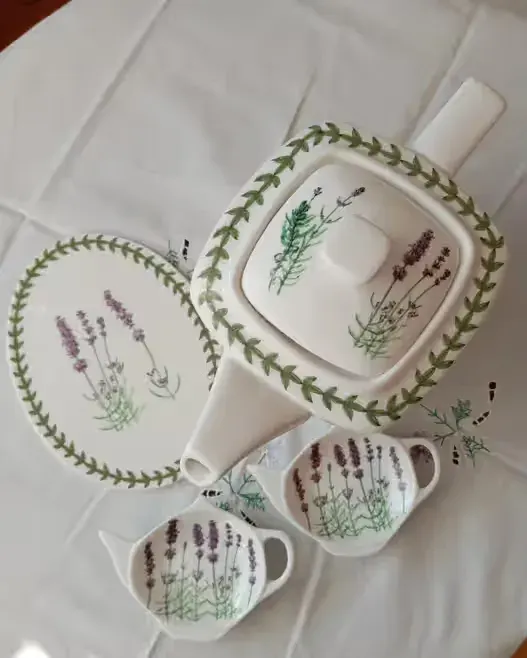 Dzbanek porcelanowy z podstawkami firmy Duo — praca twórcy Ewa na Freshwall Marketplace