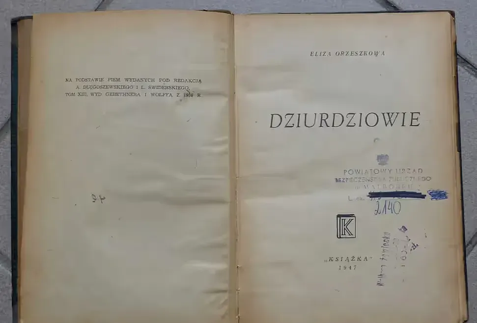 Dziurdziowie - E. Orzeszkowa -1947r. - Urząd Bezpieczeństwa w Malborku — praca twórcy Aleksander na Freshwall Marketplace