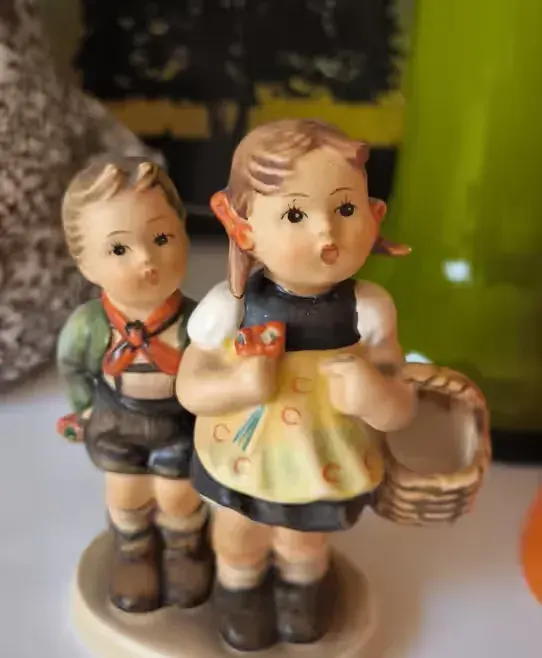 Figurka  Jaś i Małgosia M.I. Hummel Goebel piękna stara porcelana — praca twórcy Marzena na Freshwall Marketplace