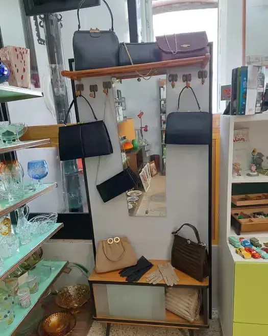 Garderoba z Poznania okres PRL lata 70 — praca twórcy Robert na Freshwall Marketplace