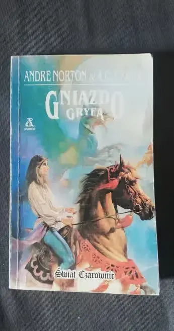 Gniazdo Gryfa-A. Norton & A. C. Crispin — praca twórcy Andrzej na Freshwall Marketplace