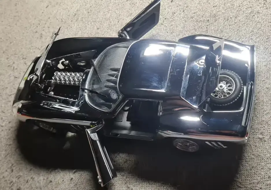 Guiloy 1:18  Solid Chrome 1964 Ferrari 250 GTO — praca twórcy Leszek na Freshwall Marketplace