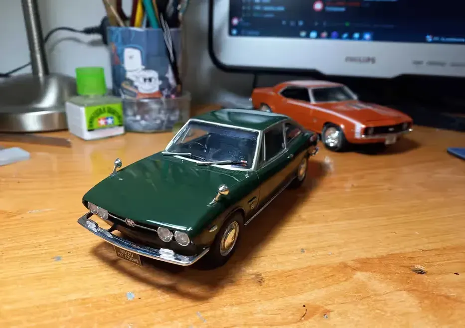 Isuzu 117 1:24 Hasegawa — praca twórcy Emilian na Freshwall Marketplace