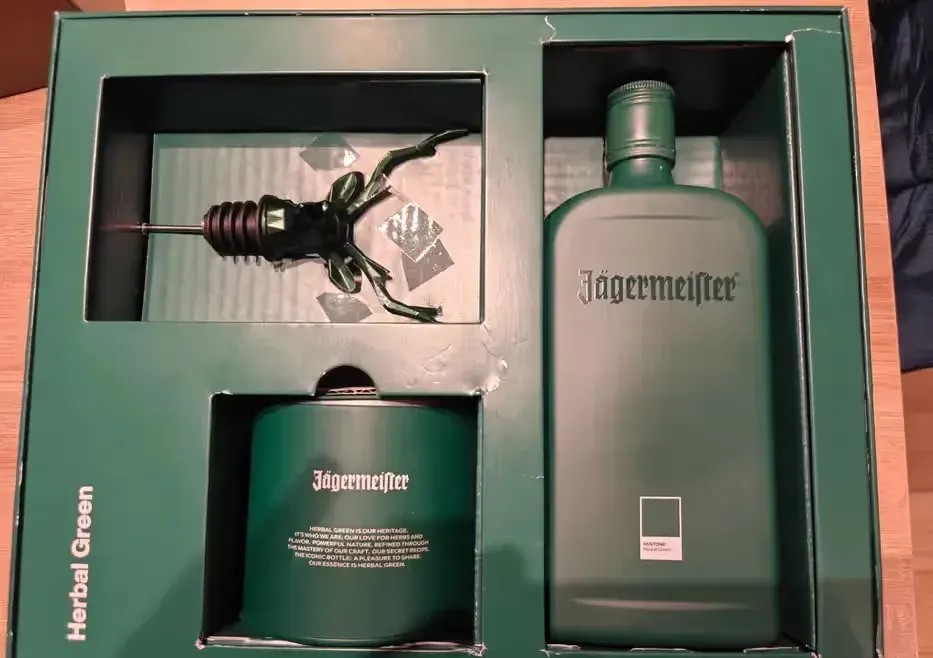 Jägermeister Pantone Zielony 191/560 — praca twórcy Artur Łuszcz na Freshwall Marketplace