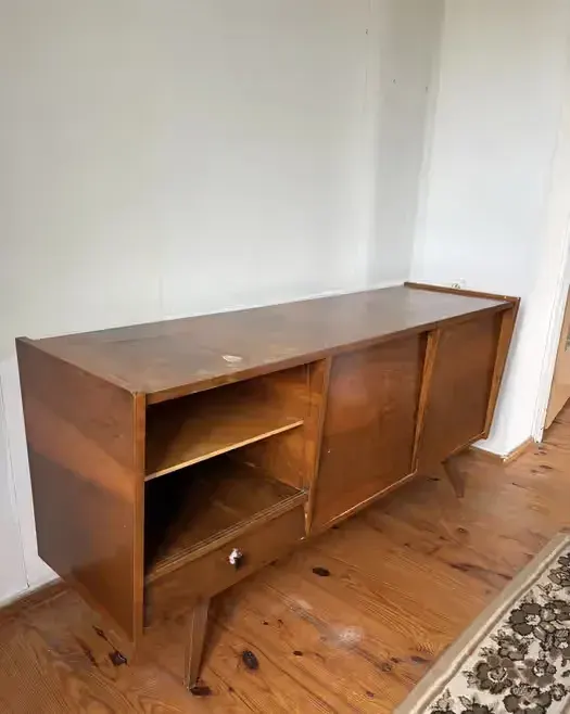 Komoda PRL z 1959 — praca twórcy Adrian na Freshwall Marketplace